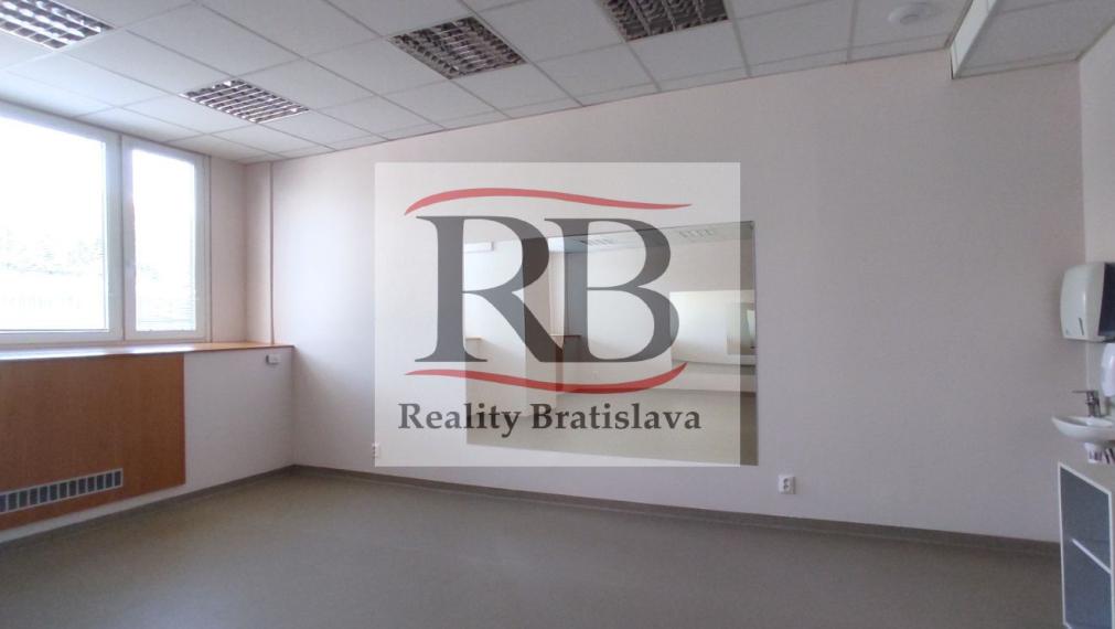 Holiday Inn Bajkalská - Priestory vhodné na fyzio, masáže, kliniku s parkovaním, BAII, 394m2