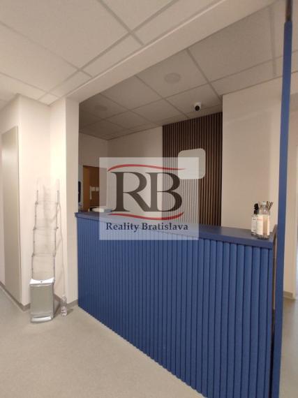 Holiday Inn Bajkalská - Priestory vhodné na fyzio, masáže, kliniku s parkovaním, BAII, 394m2