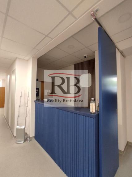 Holiday Inn Bajkalská - Priestory vhodné na fyzio, masáže, kliniku s parkovaním, BAII, 394m2