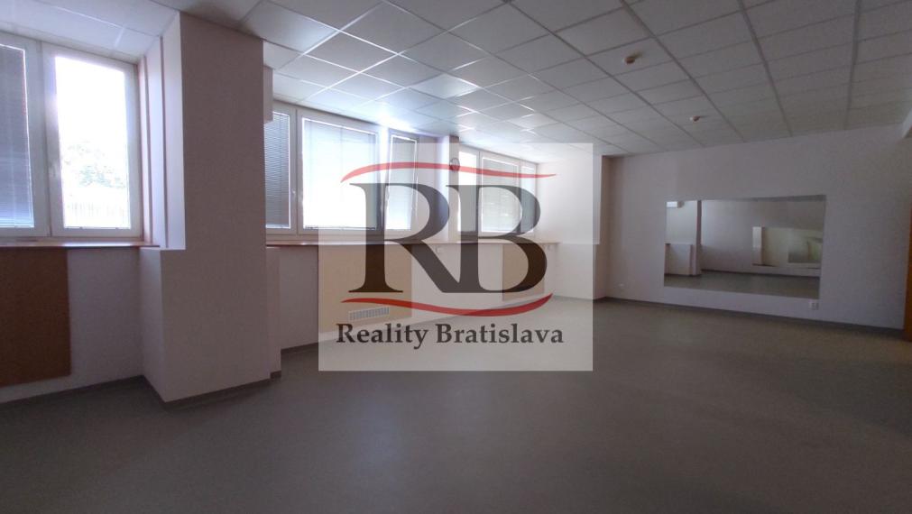 Holiday Inn Bajkalská - Priestory vhodné na fyzio, masáže, kliniku s parkovaním, BAII, 394m2