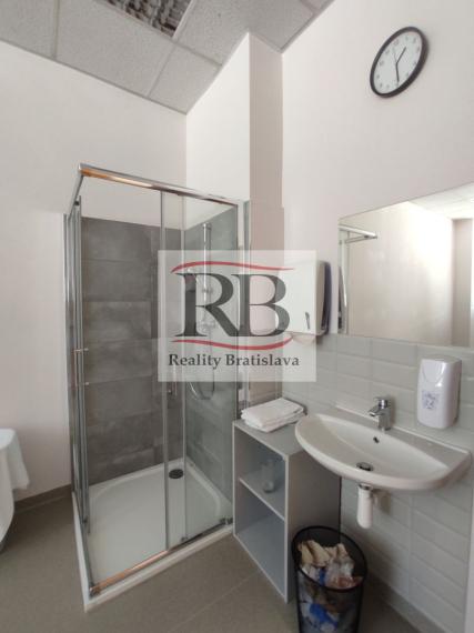 Holiday Inn Bajkalská - Priestory vhodné na fyzio, masáže, kliniku s parkovaním, BAII, 394m2