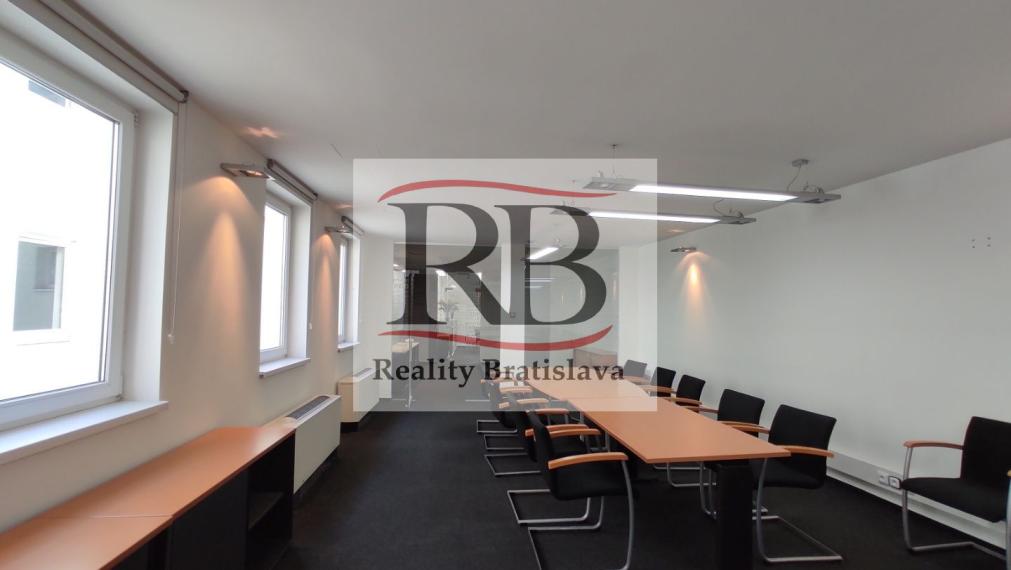 Kancelársky celok v reprezentatívnom historickom objekte v centre, 145 m2