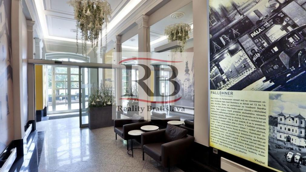 Svetlá 2-kancelária s kuchynkou v reprezentatívnom historickom objekte v centre, 70,80 m2