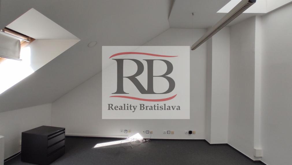 Kancelársky celok v reprezentatívnom historickom objekte v centre, 193,8 m2