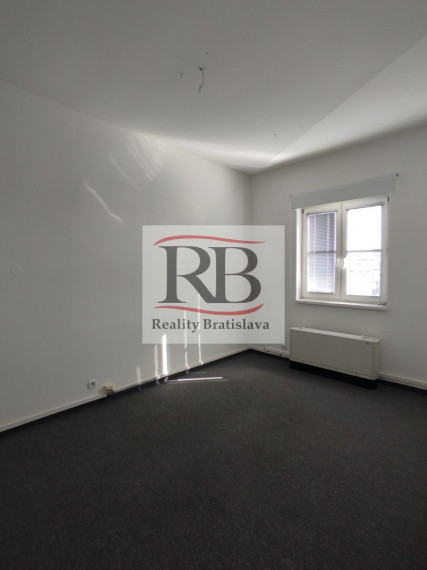 Kancelársky celok v reprezentatívnom historickom objekte v centre, 193,8 m2