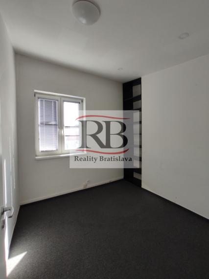 Kancelársky celok v reprezentatívnom historickom objekte v centre, 193,8 m2