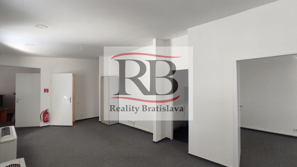 Kancelársky celok v reprezentatívnom historickom objekte v centre, 193,8 m2