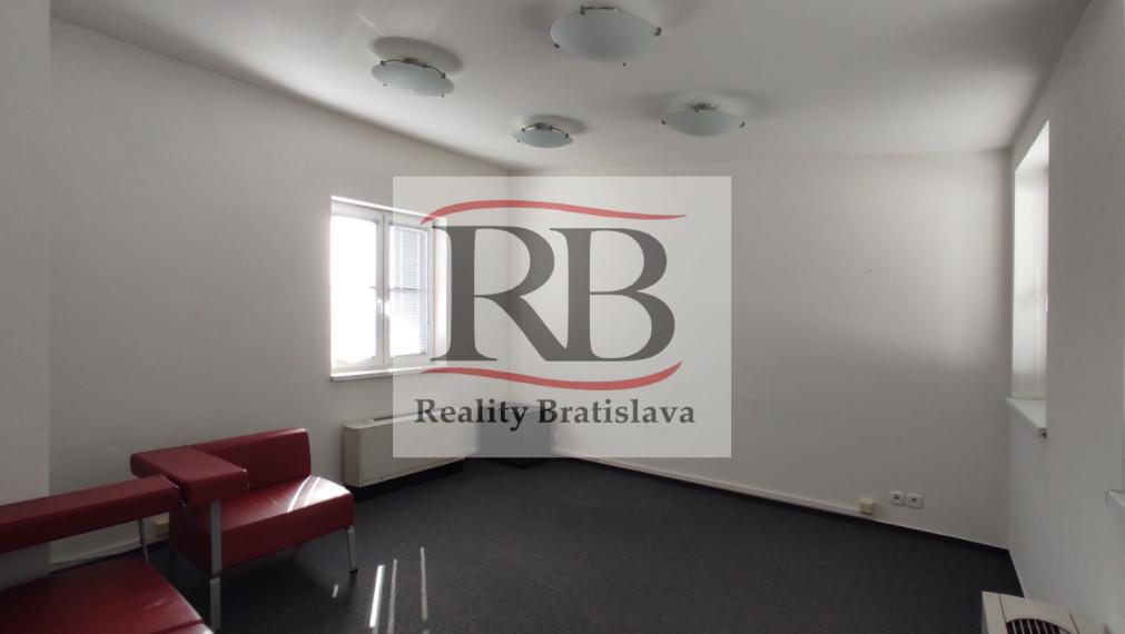 Kancelársky celok v reprezentatívnom historickom objekte v centre, 193,8 m2