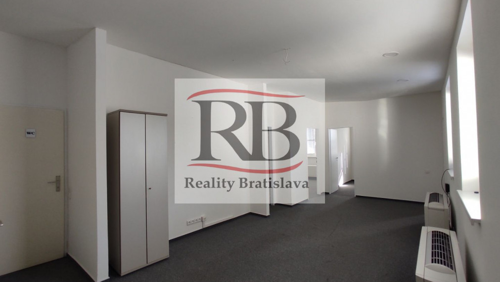 Kancelársky celok v reprezentatívnom historickom objekte v centre, 193,8 m2