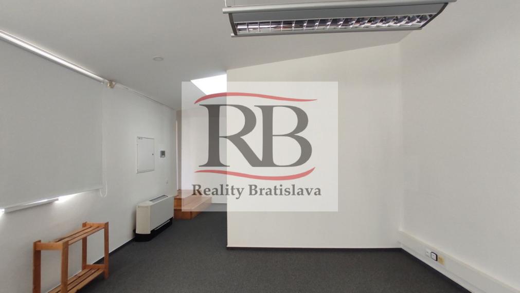 Kancelársky celok v reprezentatívnom historickom objekte v centre, 193,8 m2