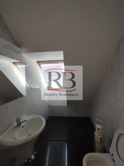 Kancelársky celok v reprezentatívnom historickom objekte v centre, 125 m2