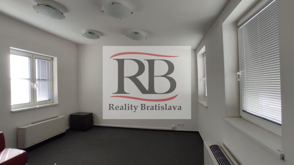 Kancelársky celok v reprezentatívnom historickom objekte v centre, 125 m2