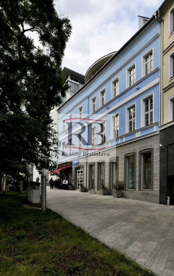 Kancelársky celok v reprezentatívnom historickom objekte v centre, 125 m2