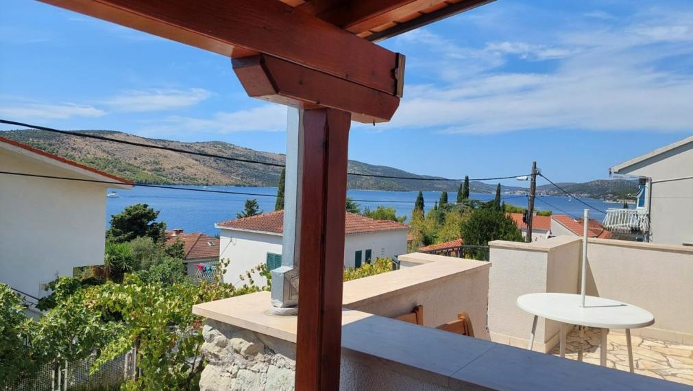 Trogir, Seget Vranjica – Vila s 3 apartmánmi