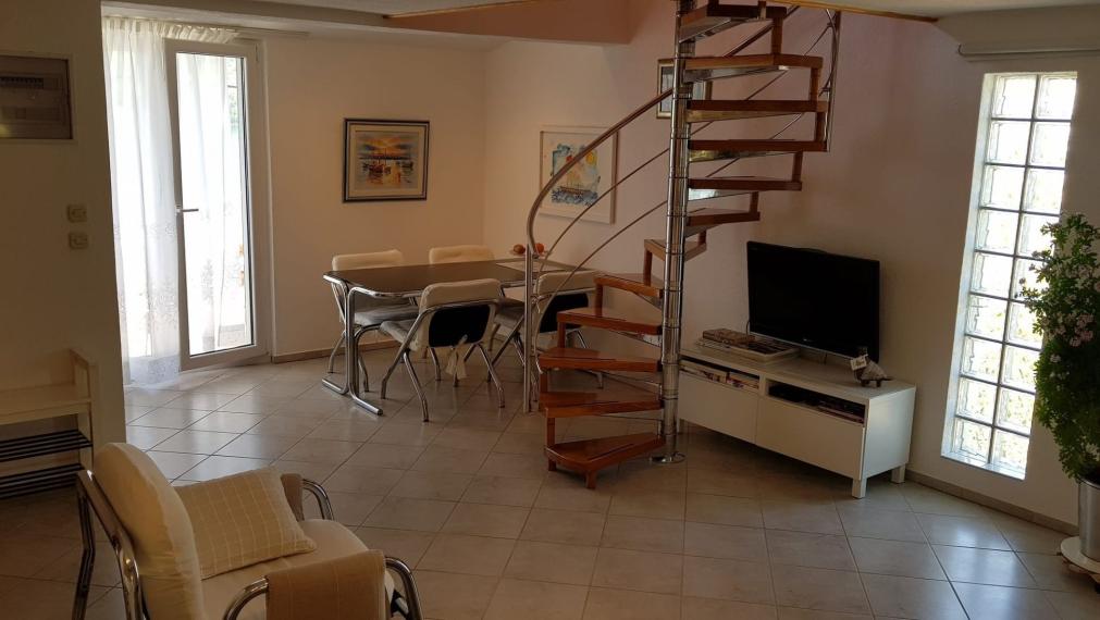 Trogir, Seget Vranjica – Vila s 3 apartmánmi