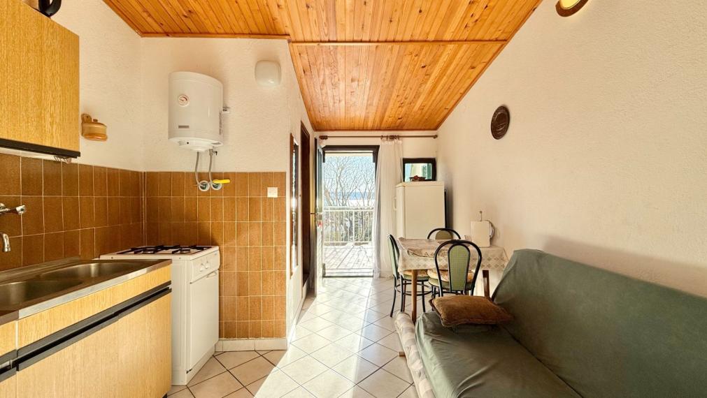 Dom s tromi apartmánmi v centre, Starigrad Paklenica