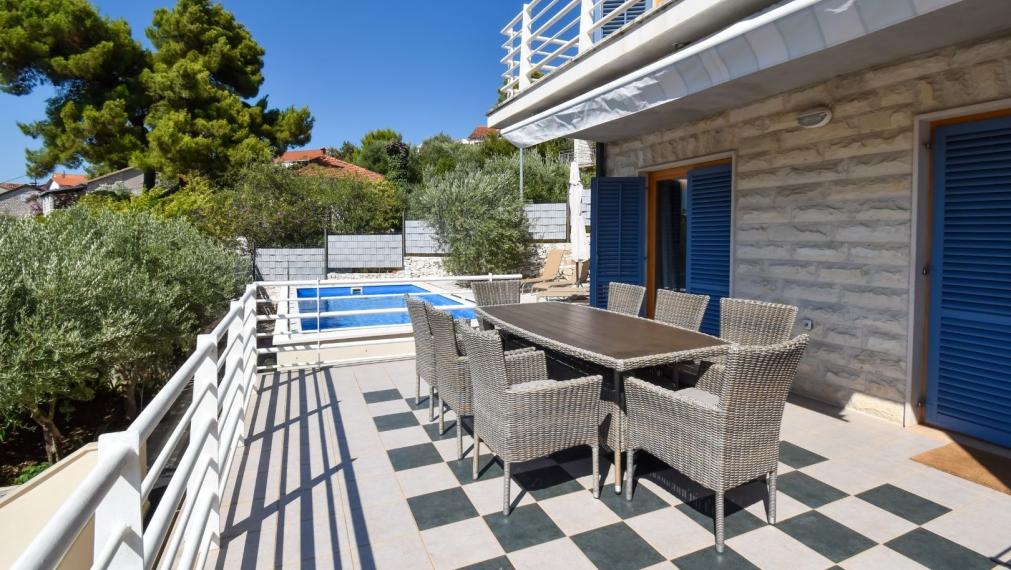 Priestranný dom s výhľadom na more, atraktívna lokalita, Splitska, ostrov Brač