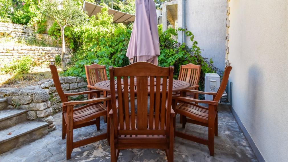 Priestranný dom s výhľadom na more, atraktívna lokalita, Splitska, ostrov Brač