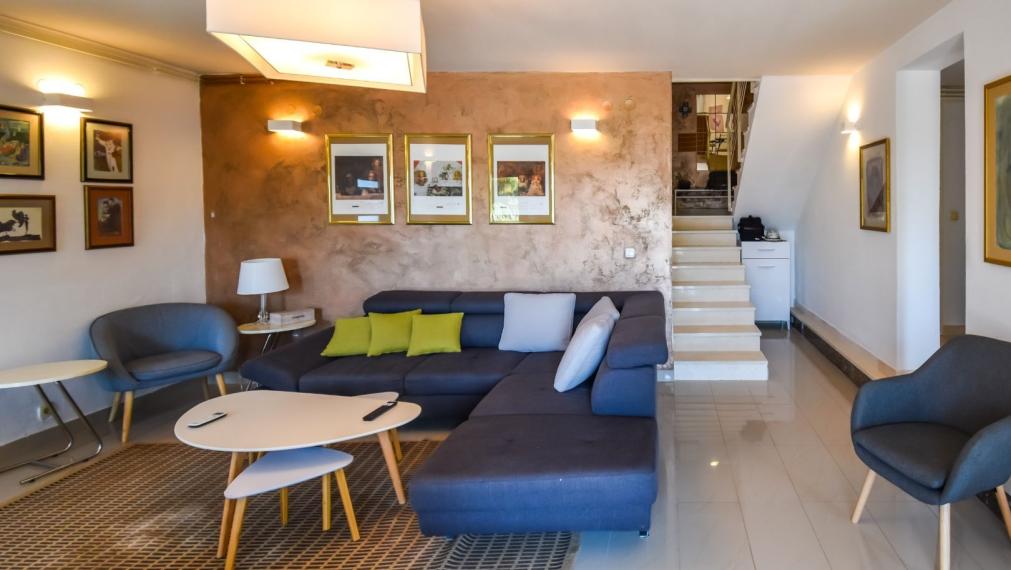 Priestranný dom s výhľadom na more, atraktívna lokalita, Splitska, ostrov Brač