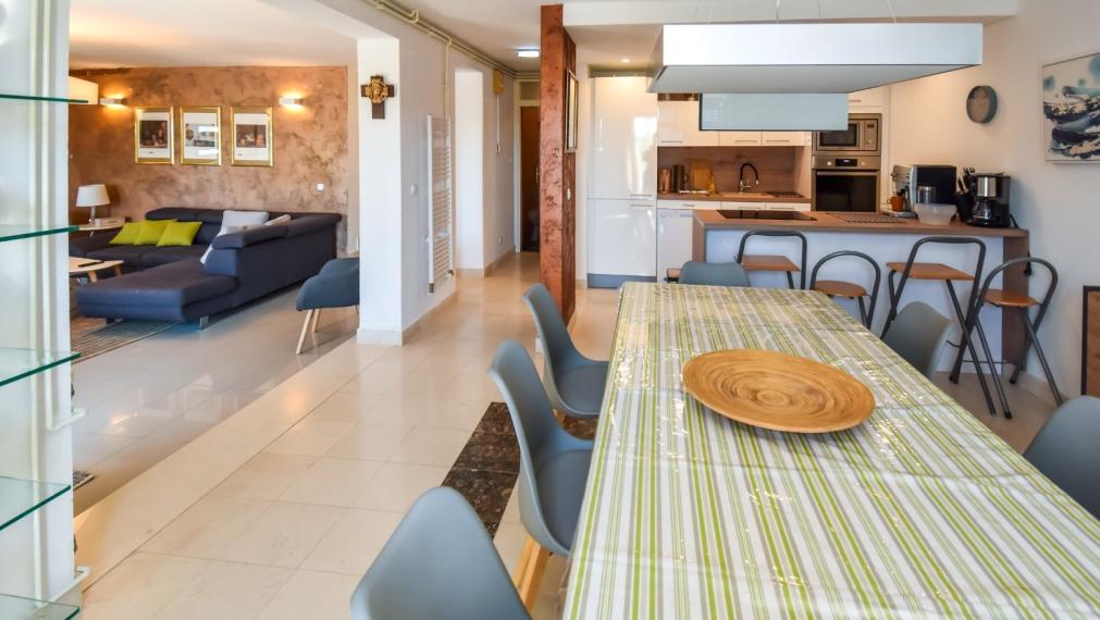 Priestranný dom s výhľadom na more, atraktívna lokalita, Splitska, ostrov Brač