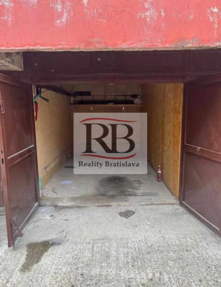 Garáž 13m2 na Bebravskej ulici BA II PREDAJ