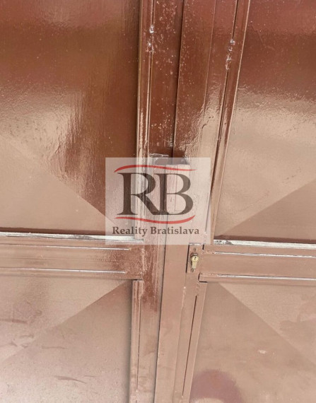 Garáž 13m2 na Bebravskej ulici BA II PREDAJ