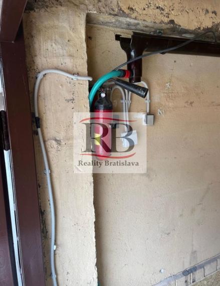 Garáž 13m2 na Bebravskej ulici BA II PREDAJ