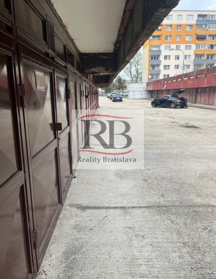 Garáž 13m2 na Bebravskej ulici BA II PREDAJ
