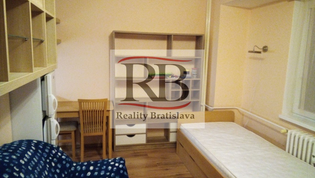 Zrekonštruovaná garsónka s balkónom v Dúbravke