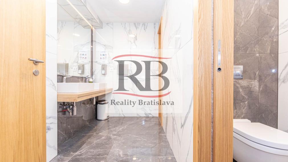 Priestory vhodné na jógu, pilates či telocvičňu v blízkosti ŽST Petržalka