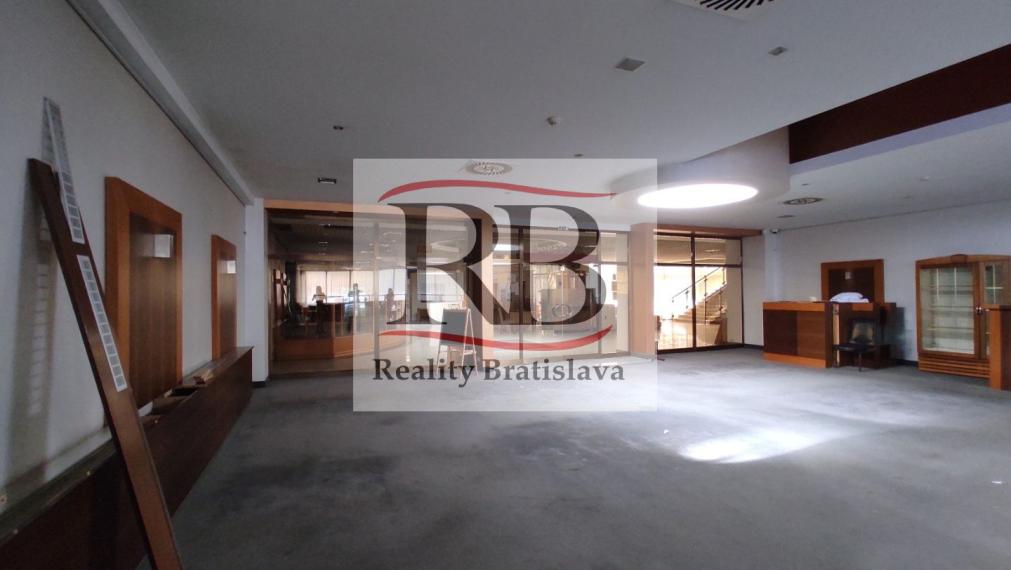 Kongresová sála, lobby, kuchyňa, jedáleň a príslušenstvo na prenájom, Holiday Inn Bratislava 2, 3.000m2