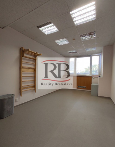 Priestory vhodné na fyzio, masáže, kliniku s parkovaním na Bajkalskej ulici, BAII, 394m2