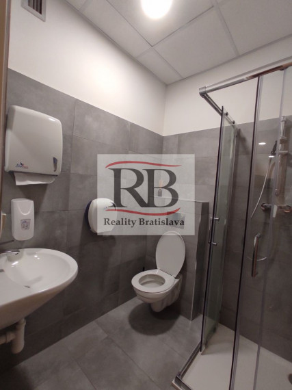 Priestory vhodné na fyzio, masáže, kliniku s parkovaním na Bajkalskej ulici, BAII, 394m2