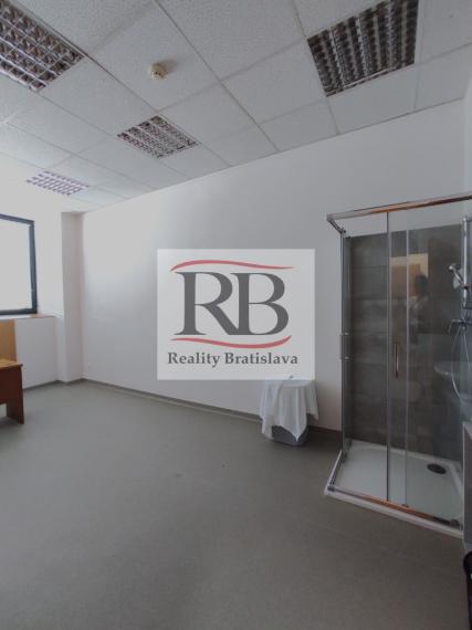 Priestory vhodné na fyzio, masáže, kliniku s parkovaním na Bajkalskej ulici, BAII, 394m2