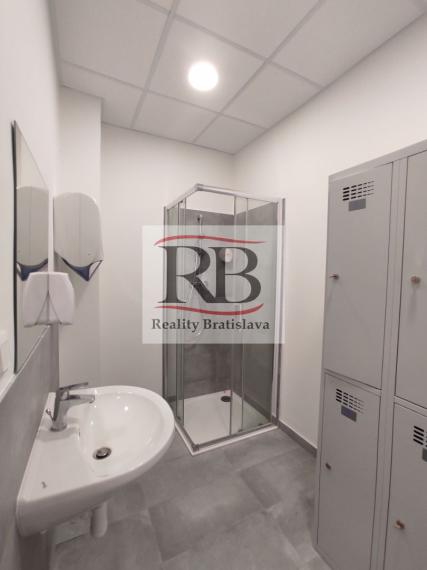 Priestory vhodné na fyzio, masáže, kliniku s parkovaním na Bajkalskej ulici, BAII, 394m2