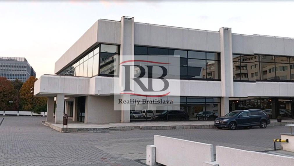 Kongresová sála, lobby, kuchyňa, jedáleň a príslušenstvo, ex Holiday Inn, 3.000m2