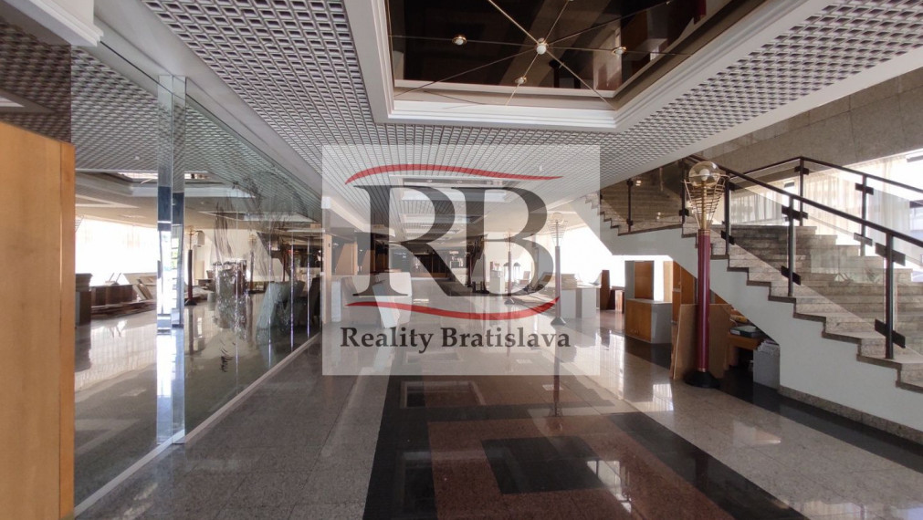 3.000m2 kongresová sála, lobby, kuchyňa, jedáleň a príslušenstvo na prenájom, Bajkalská