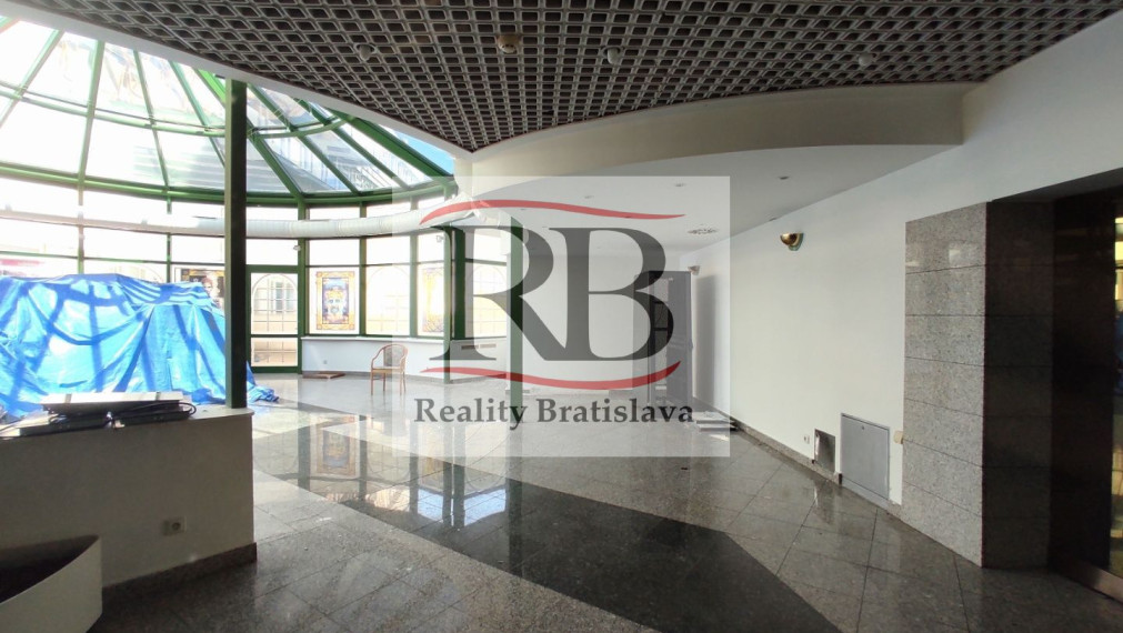 3.000m2 kongresová sála, lobby, kuchyňa, jedáleň a príslušenstvo na prenájom, Bajkalská