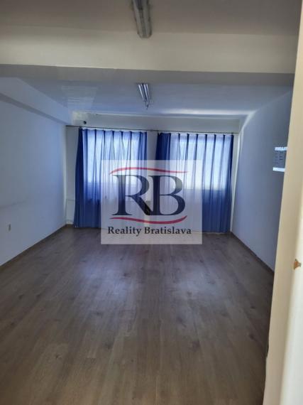 Kancelárie v tesnej blízkosti kúpaliska Matadorka, Údernícka-Petržalka