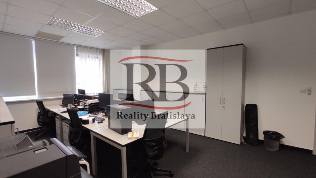 Administratívny celok 4 kancelárií 200m2, s terasou a parkovaním, Račianska ulica, BA3