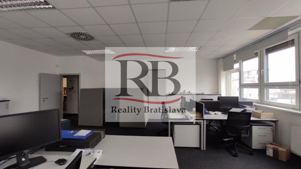 Administratívny celok 4 kancelárií 200m2, s terasou a parkovaním, Račianska ulica, BA3