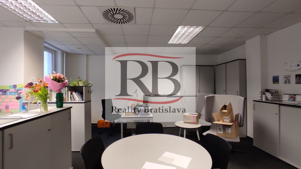 Administratívny celok 4 kancelárií 200m2, s terasou a parkovaním, Račianska ulica, BA3