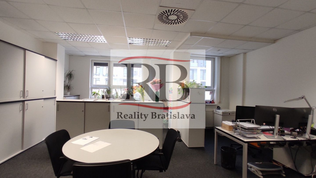 Administratívny celok 4 kancelárií 200m2, s terasou a parkovaním, Račianska ulica, BA3