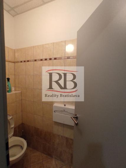 Administratívny celok 4 kancelárií 200m2, s terasou a parkovaním, Račianska ulica, BA3