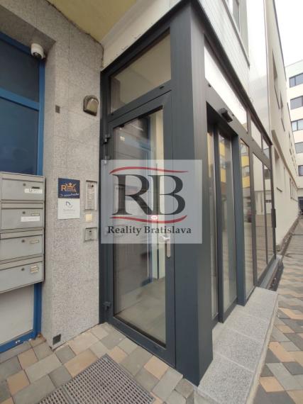 Administratívny celok 4 kancelárií 200m2, s terasou a parkovaním, Račianska ulica, BA3