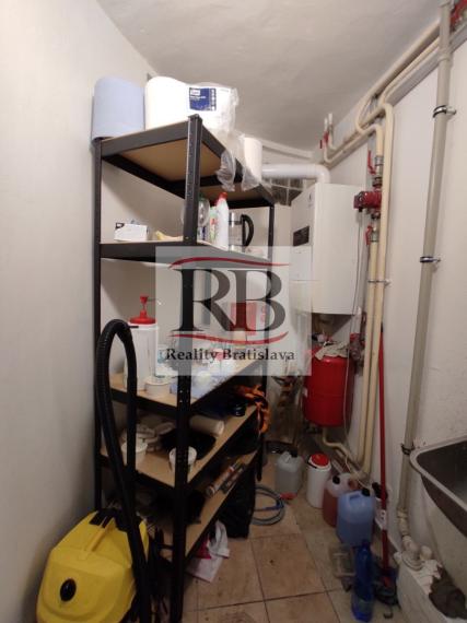 Obchodno-servisno skladový priestor na Račianskej ulici v Novom Meste, 140 m2