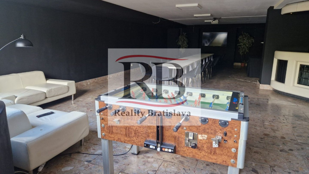 Obchodný priestor 136 m² vhodný na bar, eventy, ateliér, klubovú činnosť alebo cvičenie