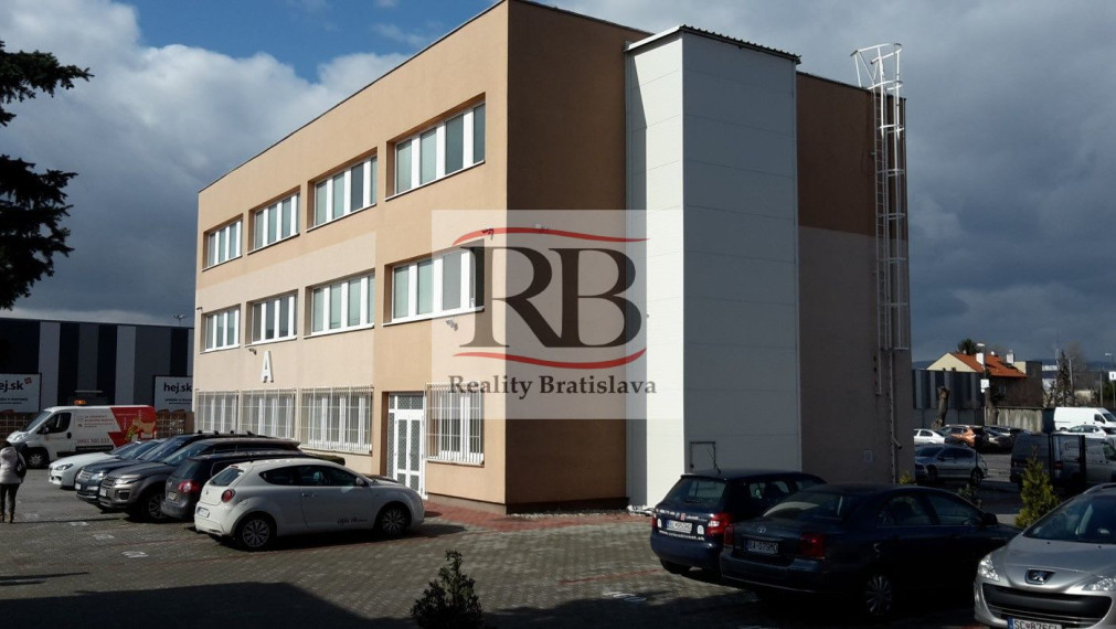 Administratívna budova na predaj, v blízkosti diaľničného obchvatu, letiska a AVIONU