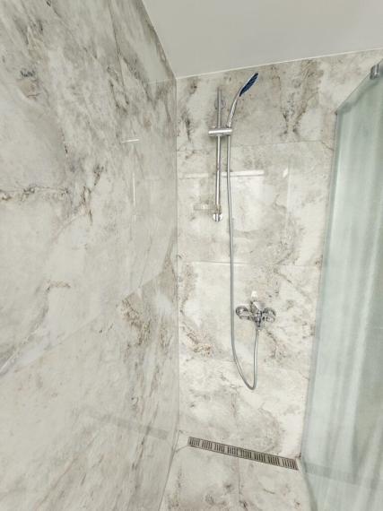 Trojizbový apartmán s morským panoramatickým výhľadom