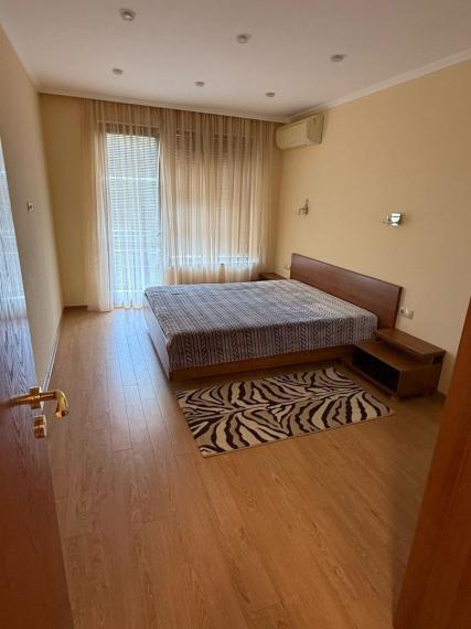 Skvelý trojizbový apartmán s výhľadom na more, nachádzajúci sa v jednom z najkrajších prímorských letovísk Bulharska – Zlaté piesky!